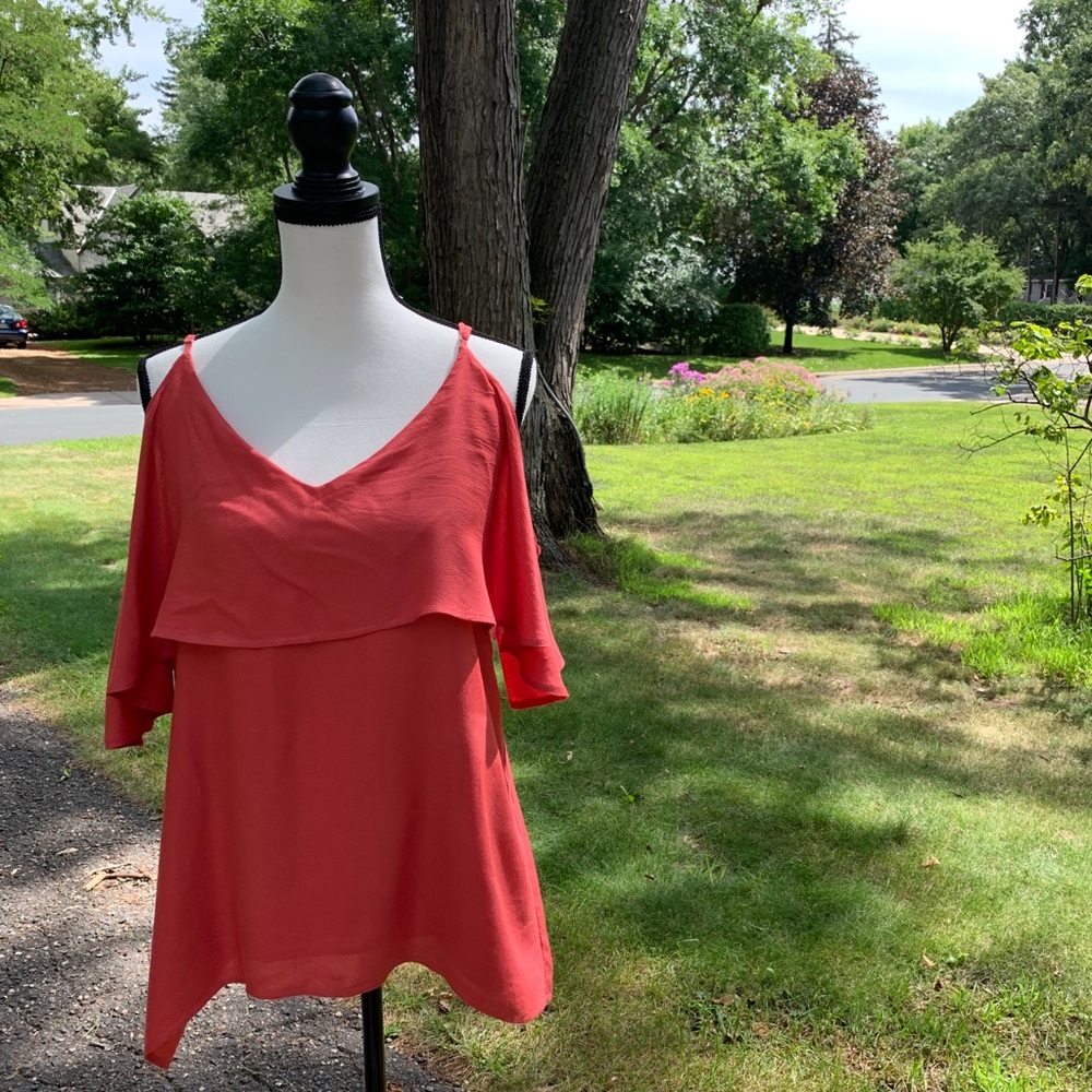 2 FOR $20 Elan cold shoulder tunic with adjustable straps size large